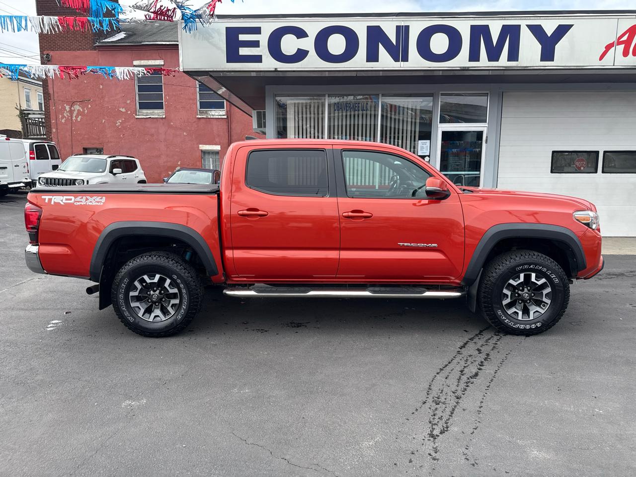 Toyota Tacoma TRD Off Road Double Cab 5' Bed V6 4x4 MT (Natl) 2018