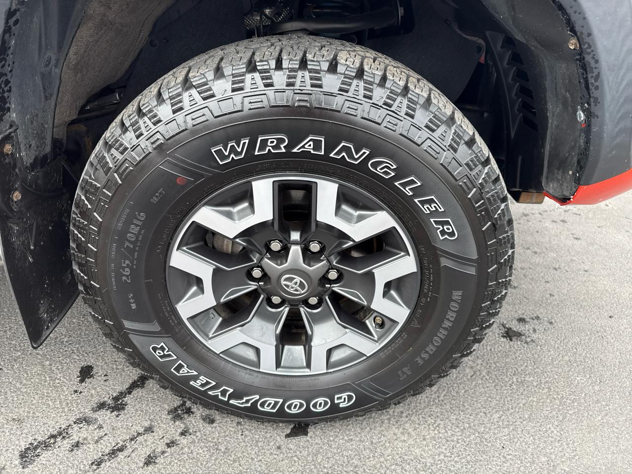 Toyota Tacoma TRD Off Road Double Cab 5' Bed V6 4x4 MT (Natl) 2018