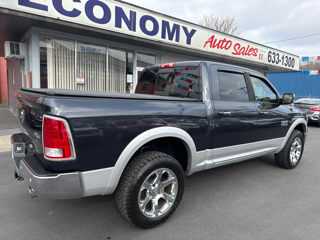RAM 1500 4WD Crew Cab 140.5" Laramie 2014