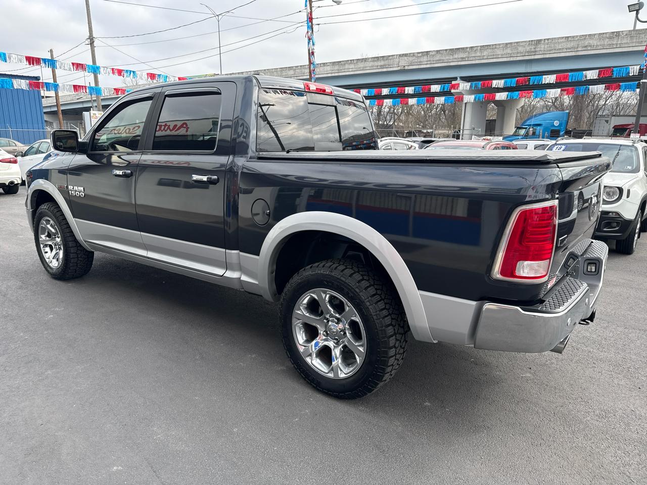 RAM 1500 4WD Crew Cab 140.5" Laramie 2014