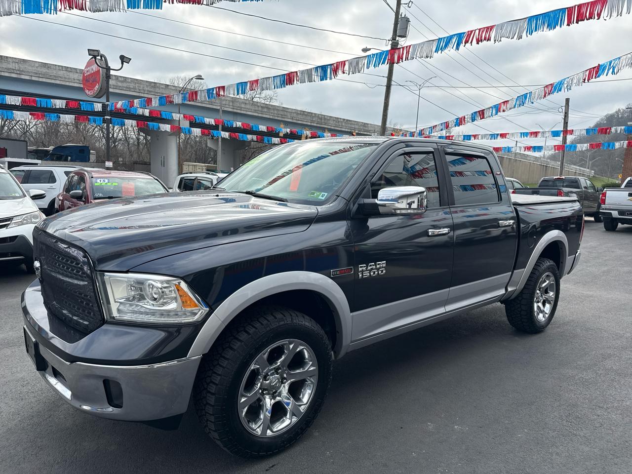 RAM 1500 4WD Crew Cab 140.5" Laramie 2014