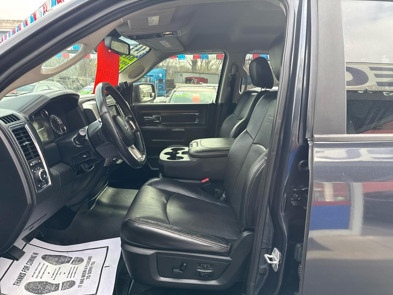 RAM 1500 4WD Crew Cab 140.5" Laramie 2014