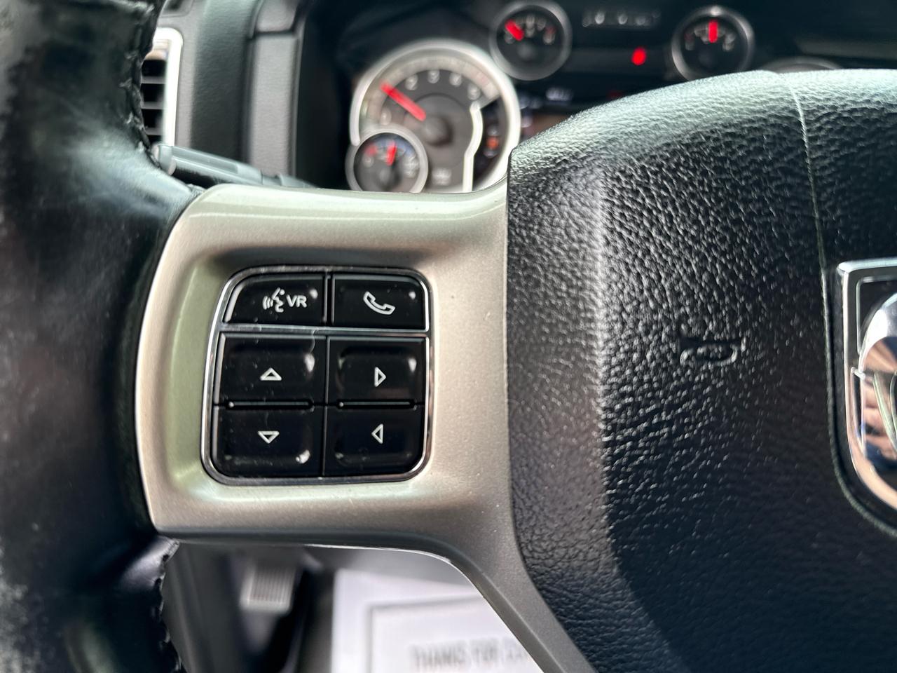 RAM 1500 4WD Crew Cab 140.5" Laramie 2014