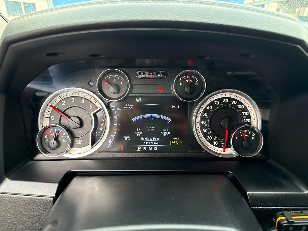 RAM 1500 4WD Crew Cab 140.5" Laramie 2014