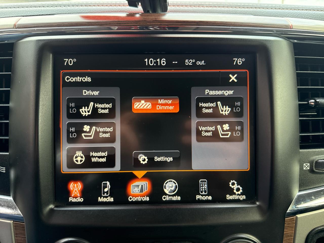 RAM 1500 4WD Crew Cab 140.5" Laramie 2014