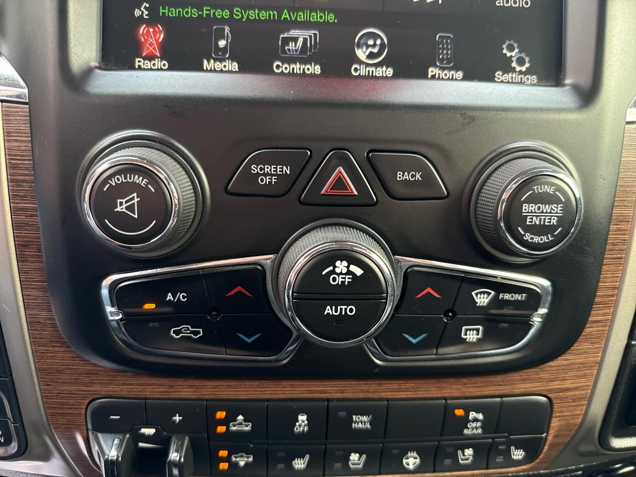 RAM 1500 4WD Crew Cab 140.5" Laramie 2014