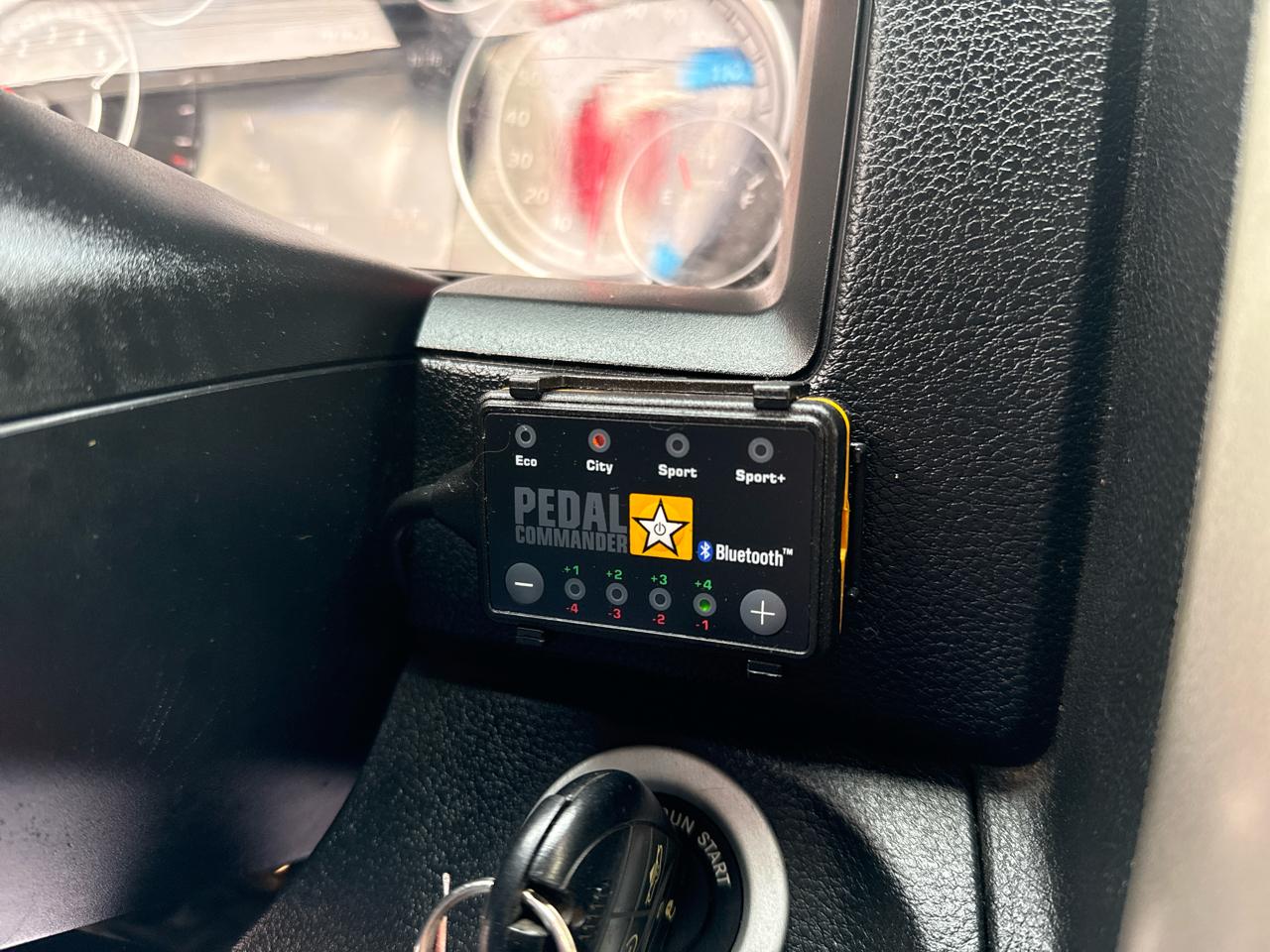 RAM 1500 4WD Crew Cab 140.5" Laramie 2014