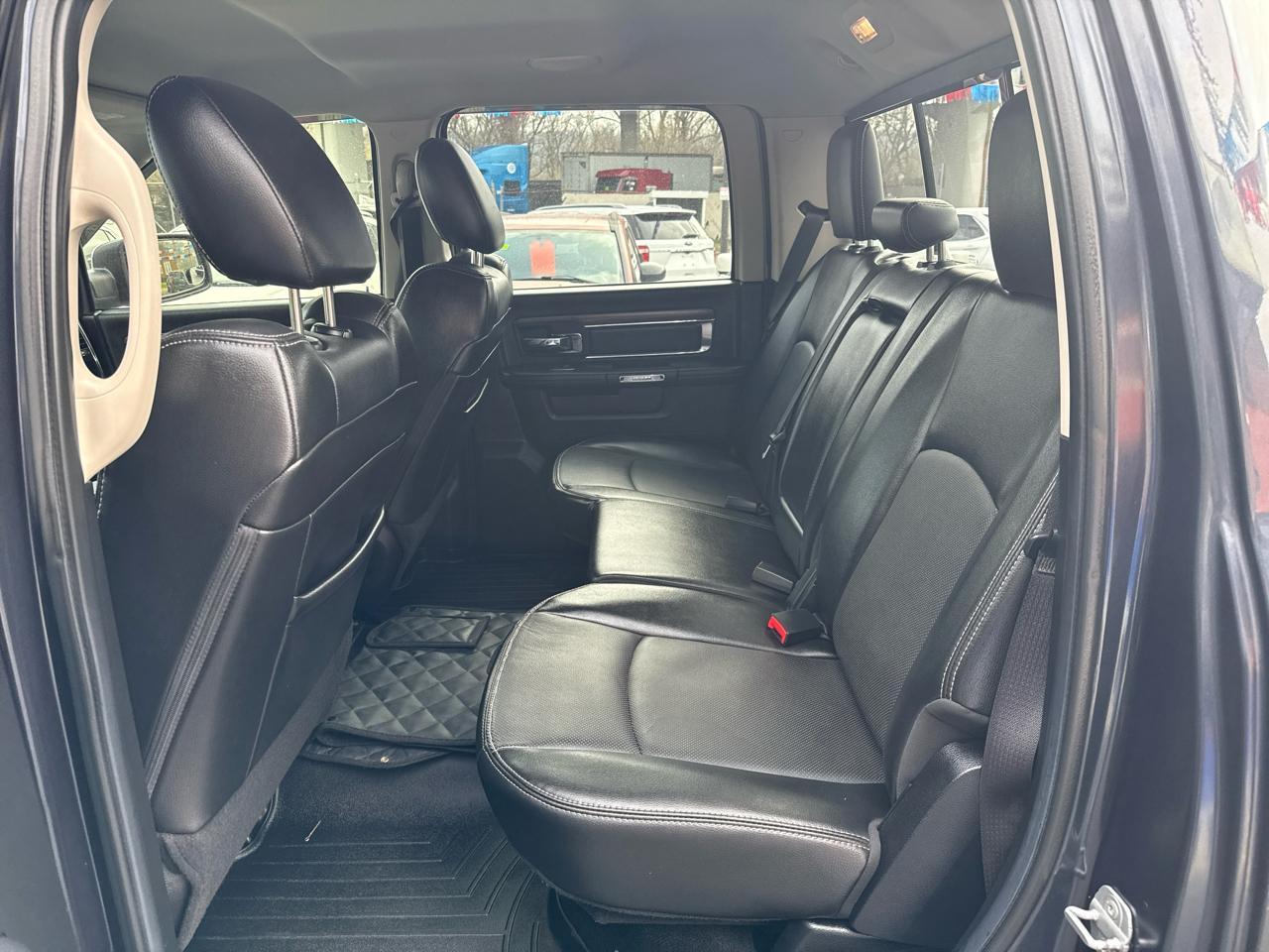 RAM 1500 4WD Crew Cab 140.5" Laramie 2014