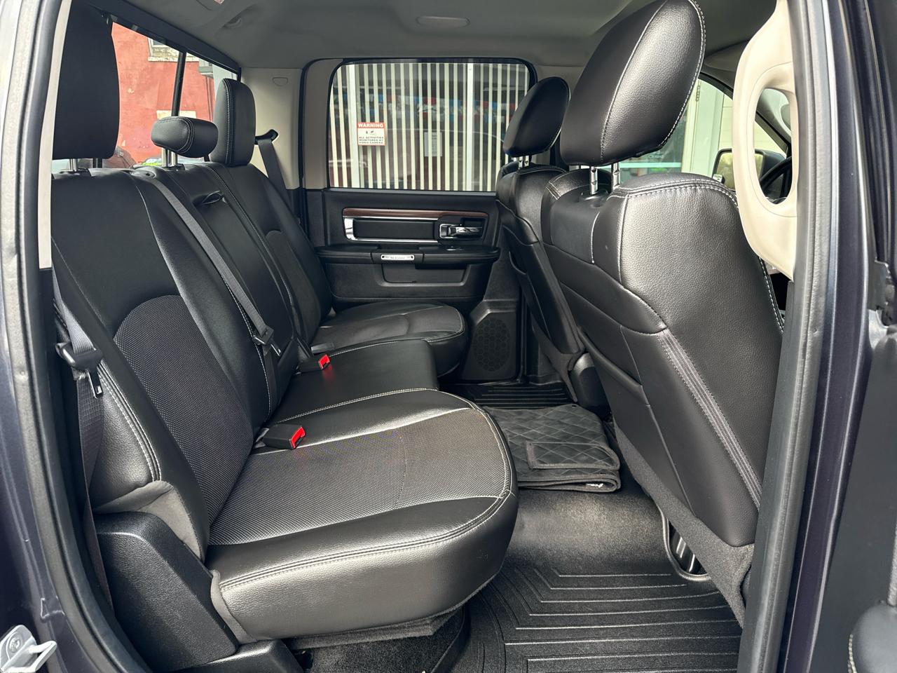 RAM 1500 4WD Crew Cab 140.5" Laramie 2014