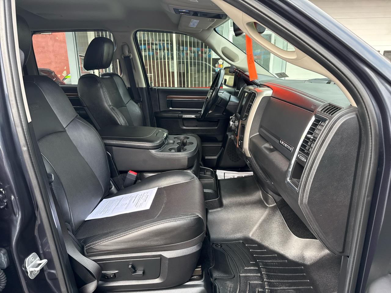 RAM 1500 4WD Crew Cab 140.5" Laramie 2014