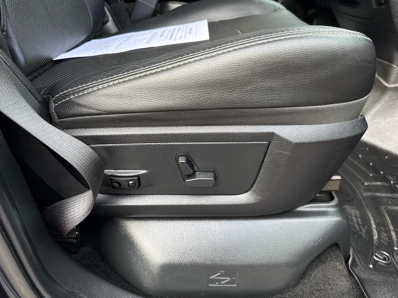 RAM 1500 4WD Crew Cab 140.5" Laramie 2014