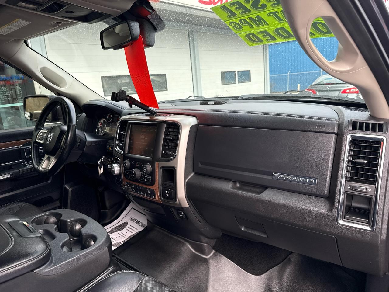 RAM 1500 4WD Crew Cab 140.5" Laramie 2014