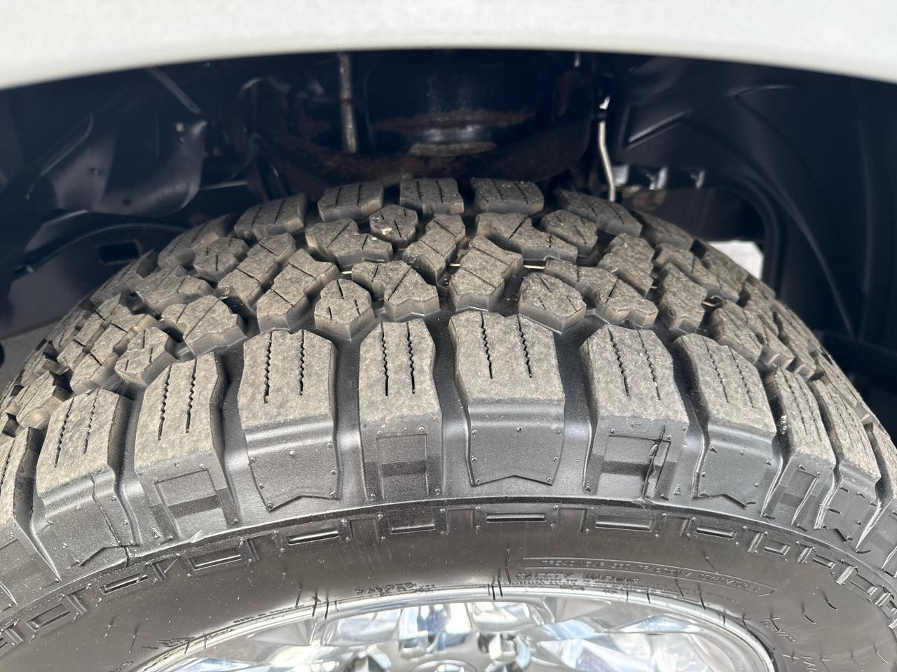 RAM 1500 4WD Crew Cab 140.5" Laramie 2014