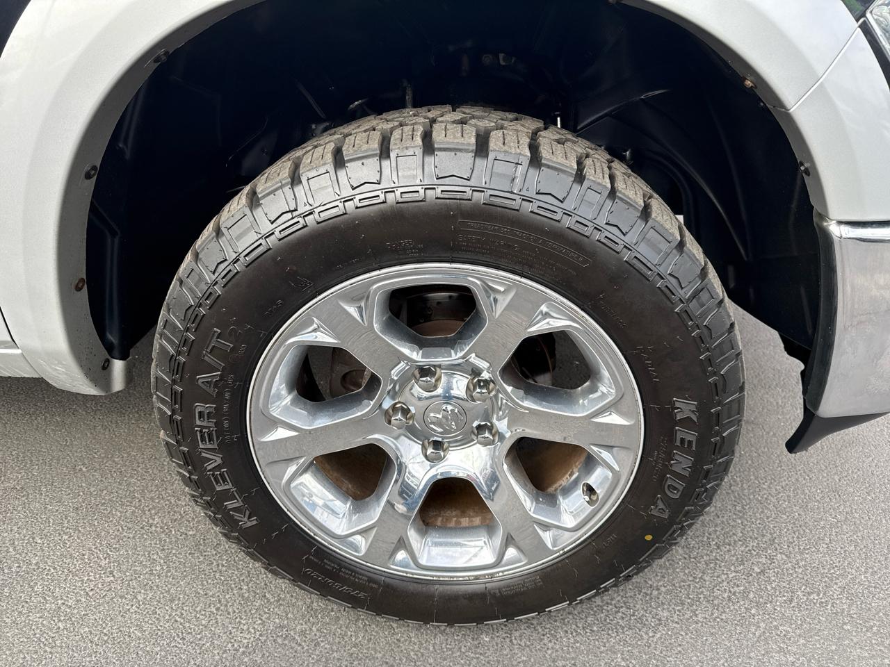 RAM 1500 4WD Crew Cab 140.5" Laramie 2014