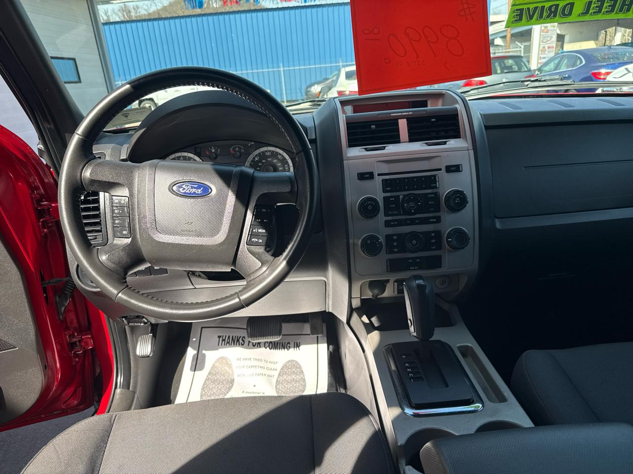 Ford Escape 4WD 4dr XLT 2011