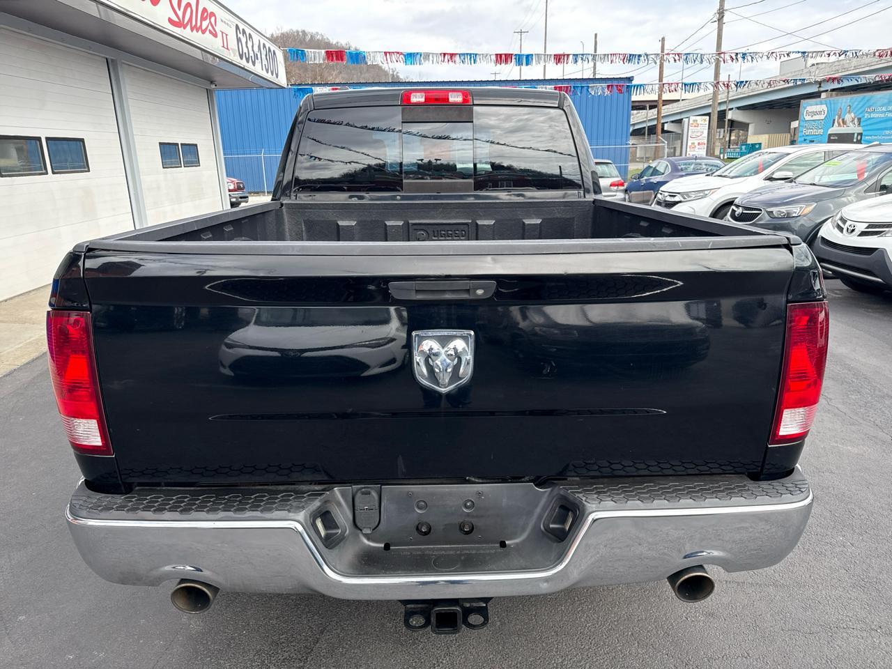 RAM 1500 2WD Quad Cab 140.5" Big Horn 2013