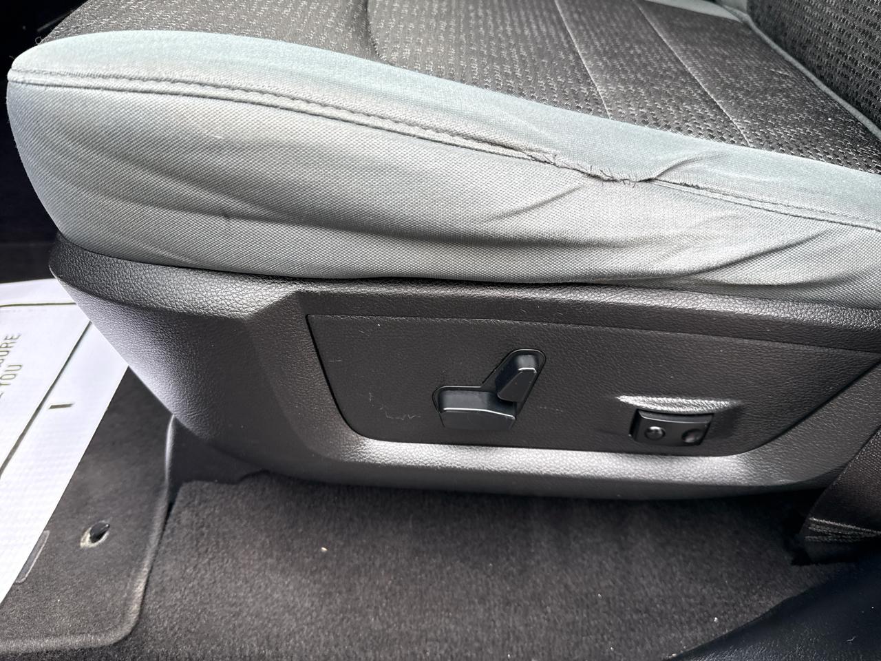 RAM 1500 2WD Quad Cab 140.5" Big Horn 2013