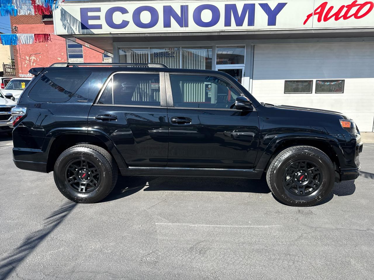 Toyota 4Runner Nightshade 4WD (Natl) 2021