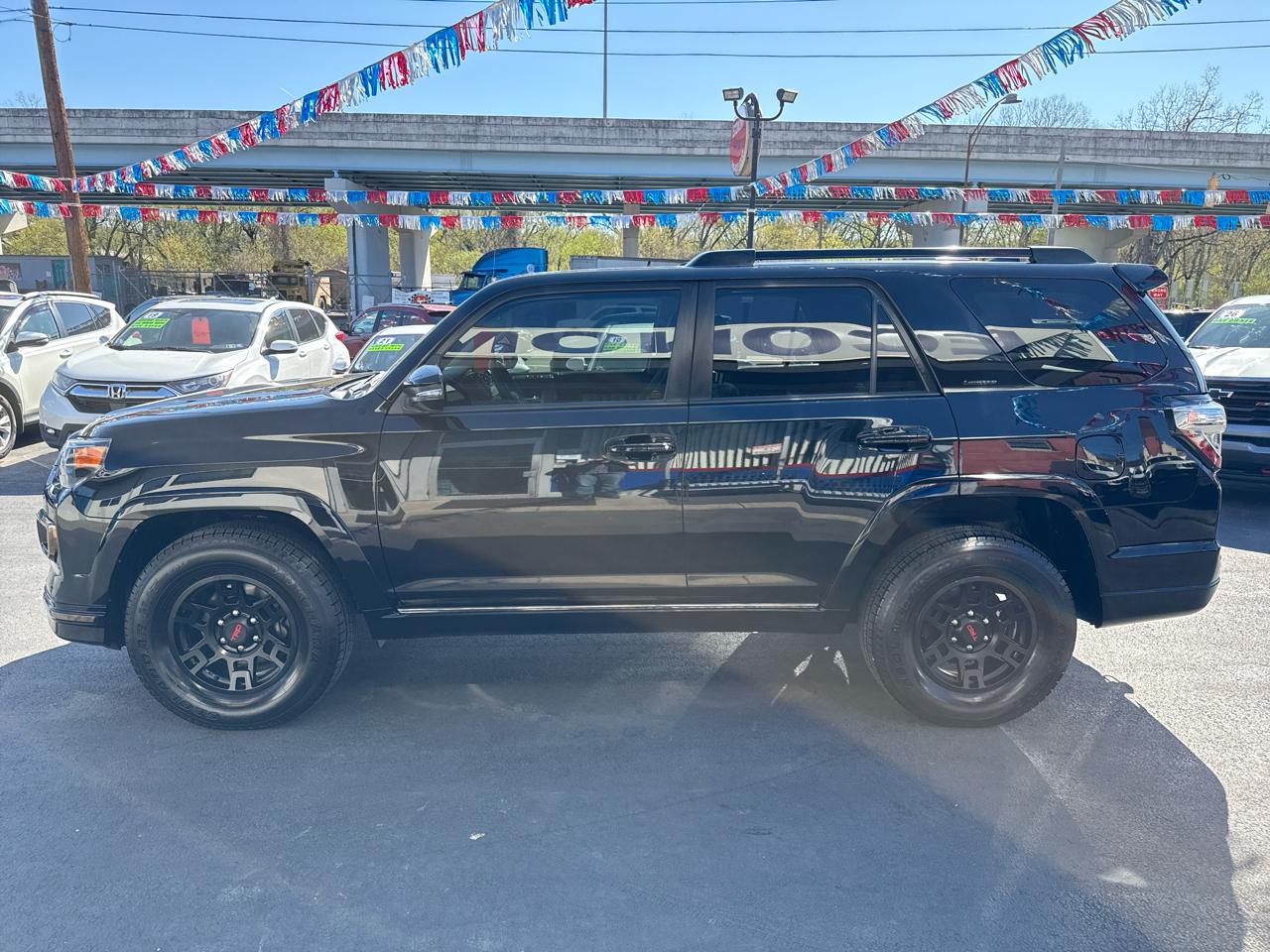 Toyota 4Runner Nightshade 4WD (Natl) 2021