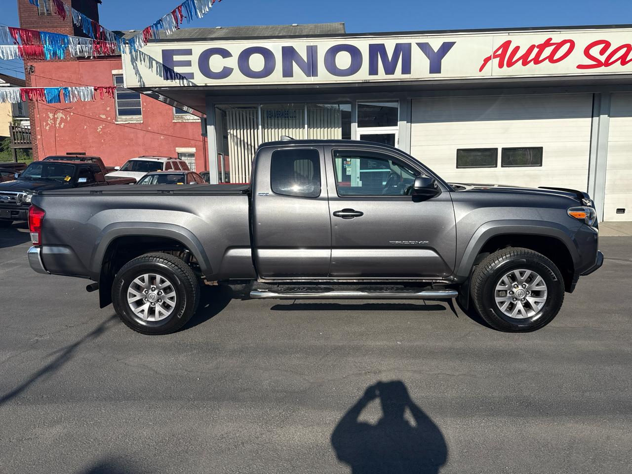 Toyota Tacoma 4WD Access Cab V6 AT SR5 (Natl) 2016