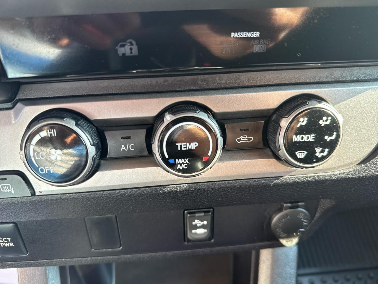 Toyota Tacoma 4WD Access Cab V6 AT SR5 (Natl) 2016