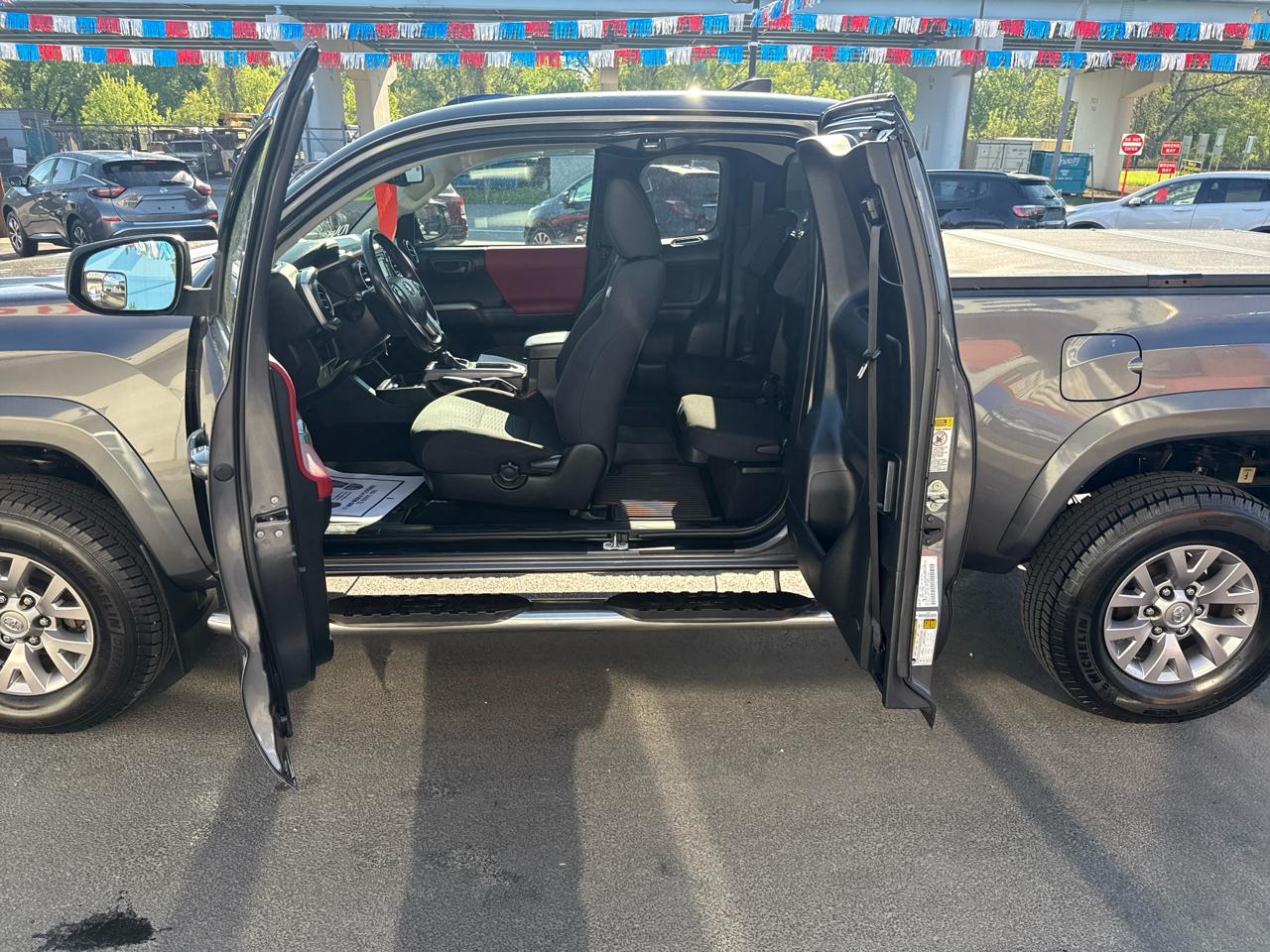 Toyota Tacoma 4WD Access Cab V6 AT SR5 (Natl) 2016