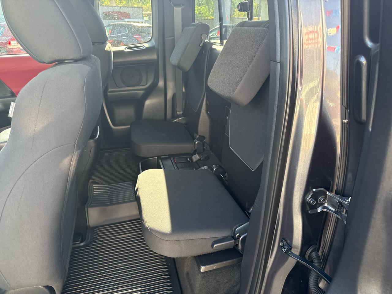 Toyota Tacoma 4WD Access Cab V6 AT SR5 (Natl) 2016