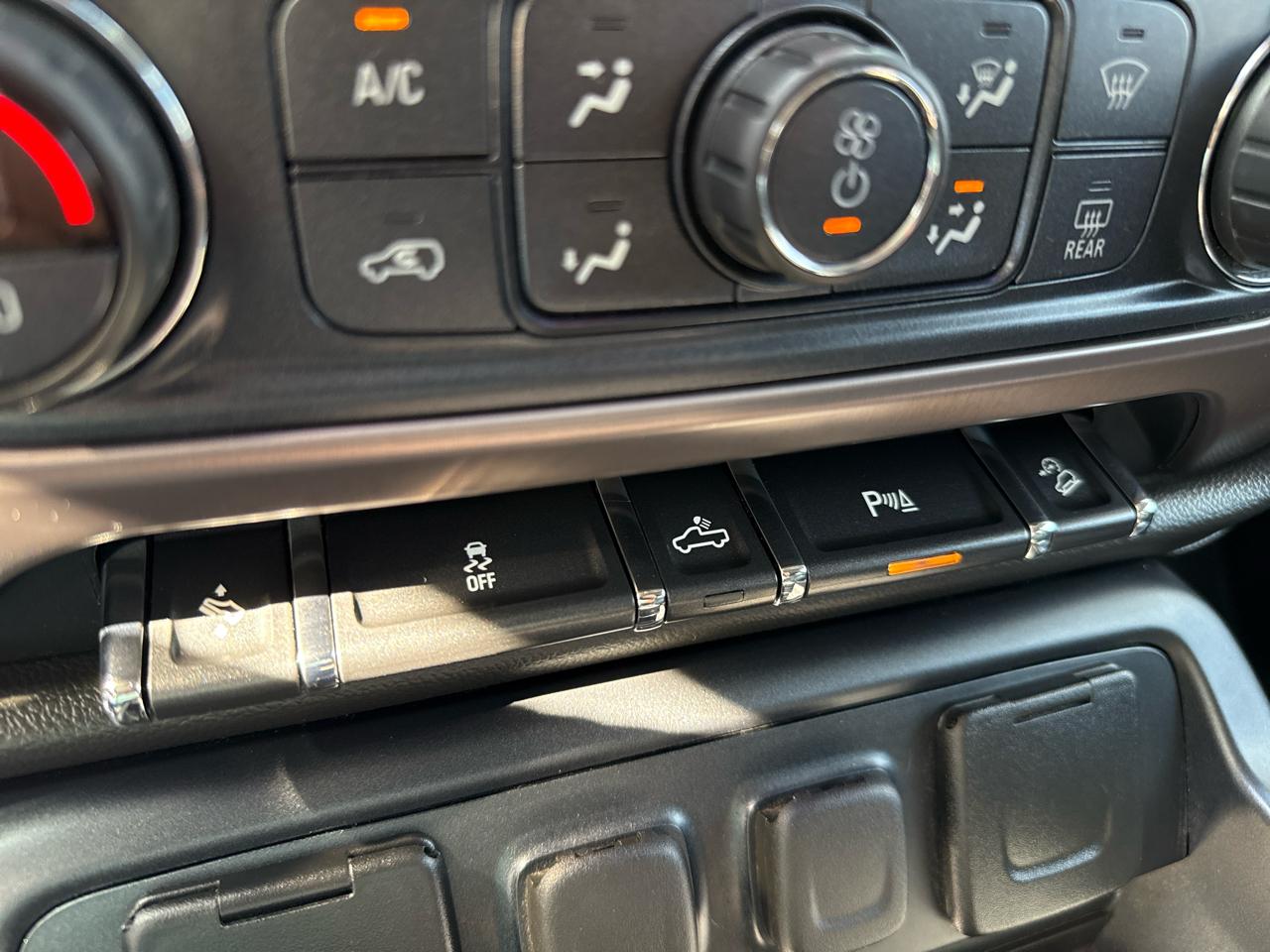 GMC Sierra 1500 4WD Double Cab 143.5" SLT 2017