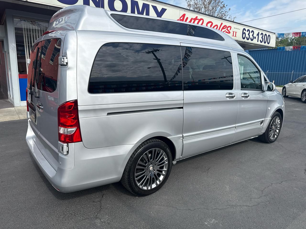 Mercedes-Benz Metris Passenger Van RWD 126" 2016