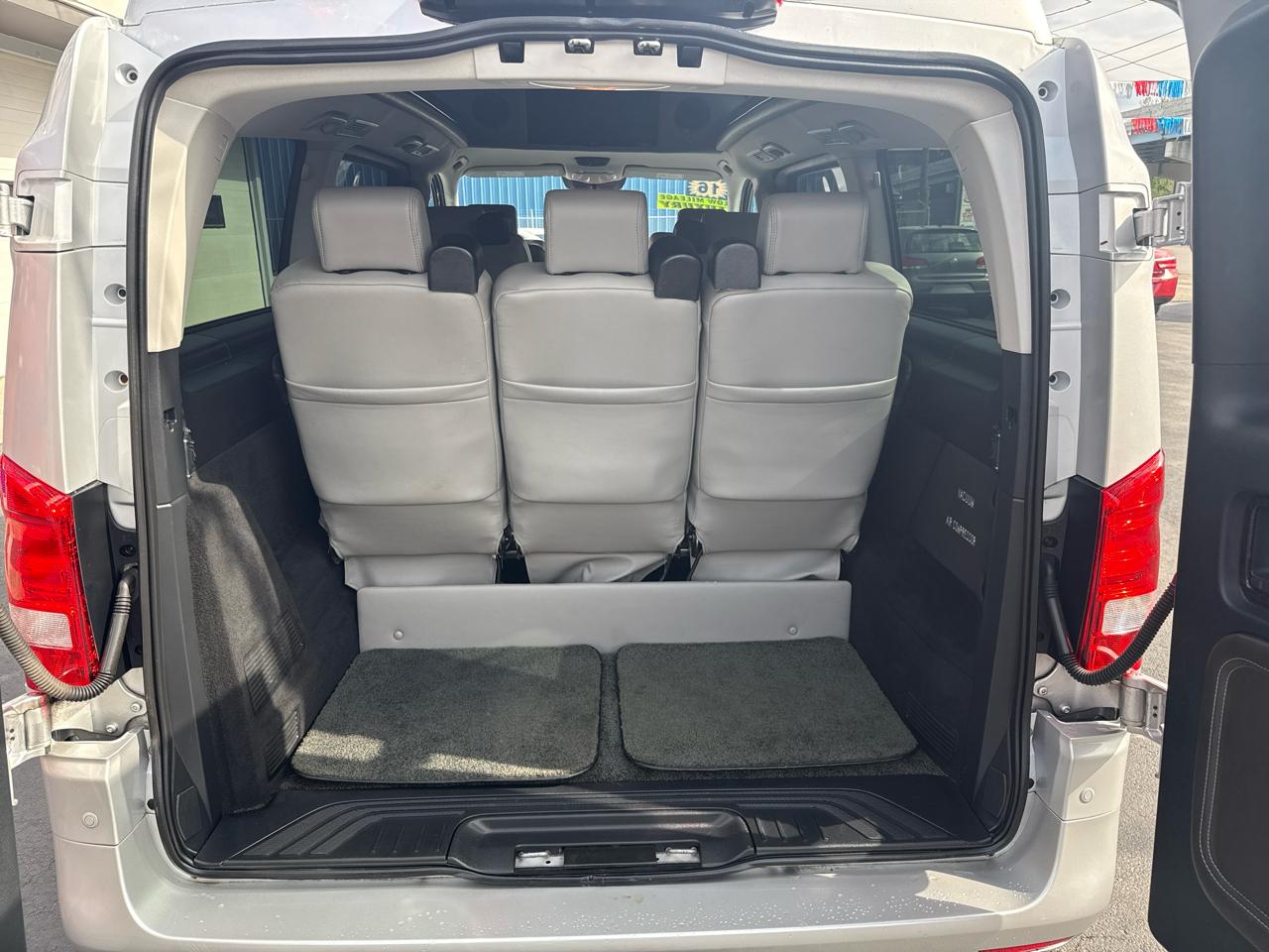 Mercedes-Benz Metris Passenger Van RWD 126" 2016