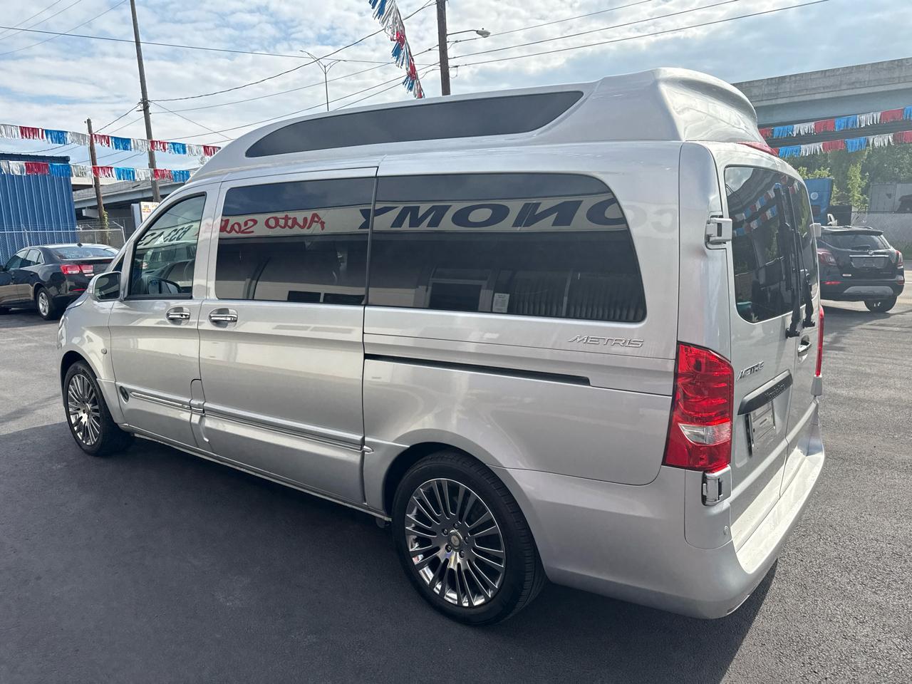 Mercedes-Benz Metris Passenger Van RWD 126" 2016