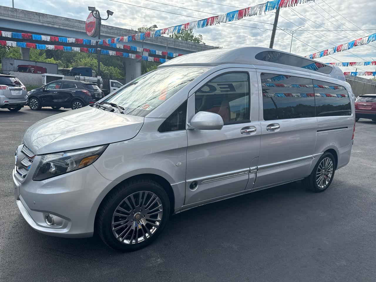 Mercedes-Benz Metris Passenger Van RWD 126" 2016