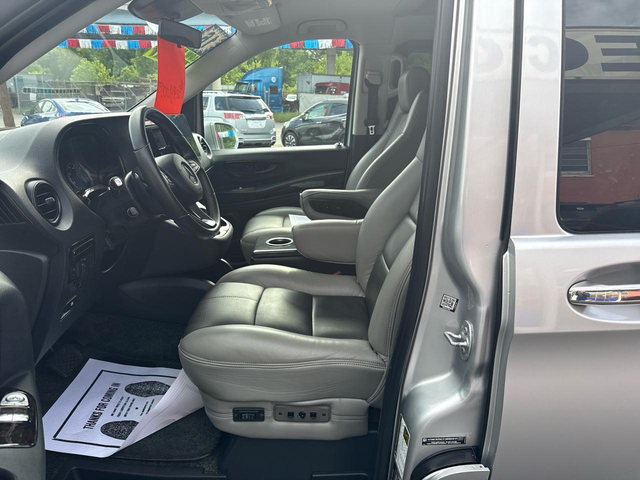 Mercedes-Benz Metris Passenger Van RWD 126" 2016