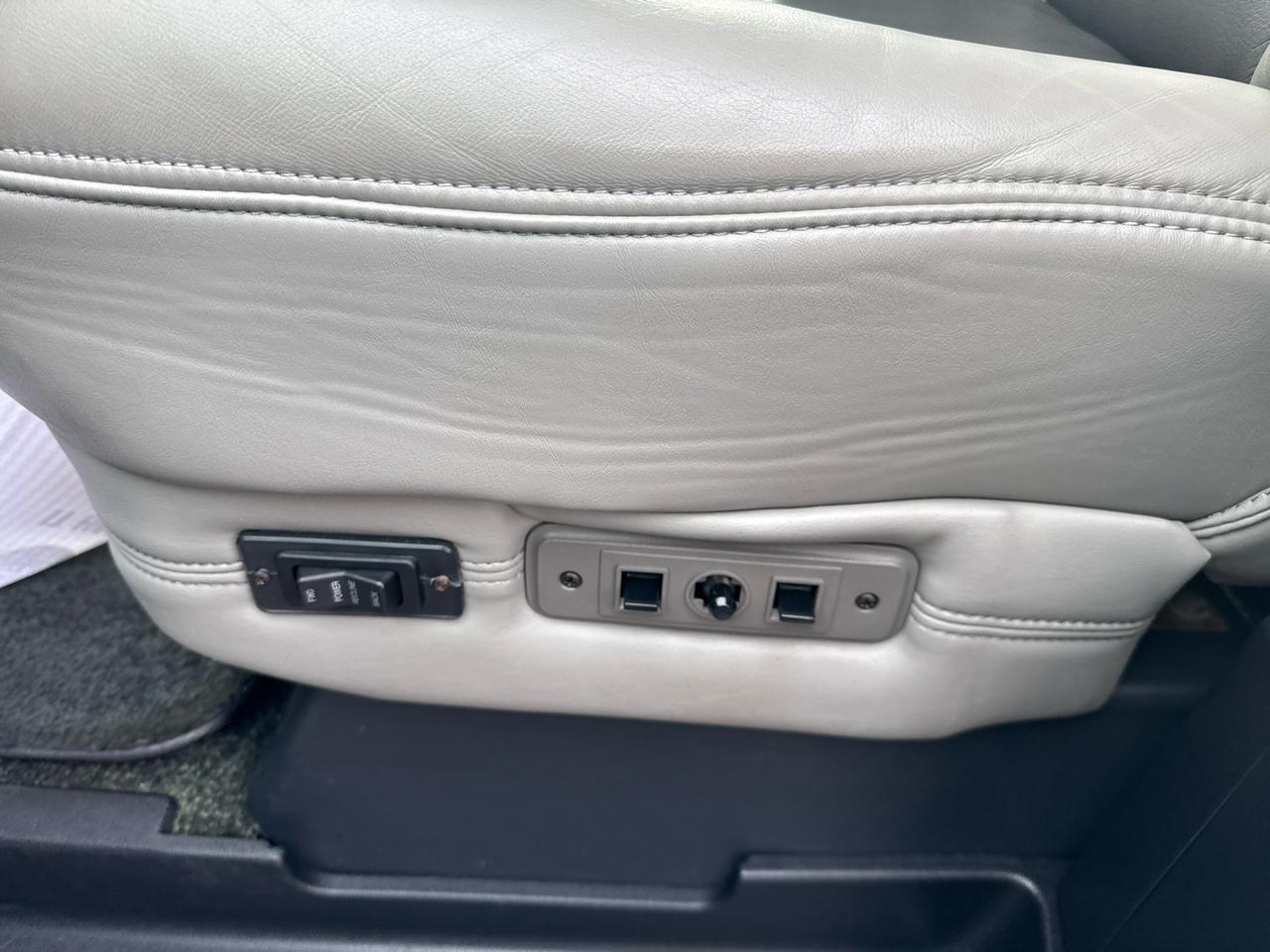 Mercedes-Benz Metris Passenger Van RWD 126" 2016