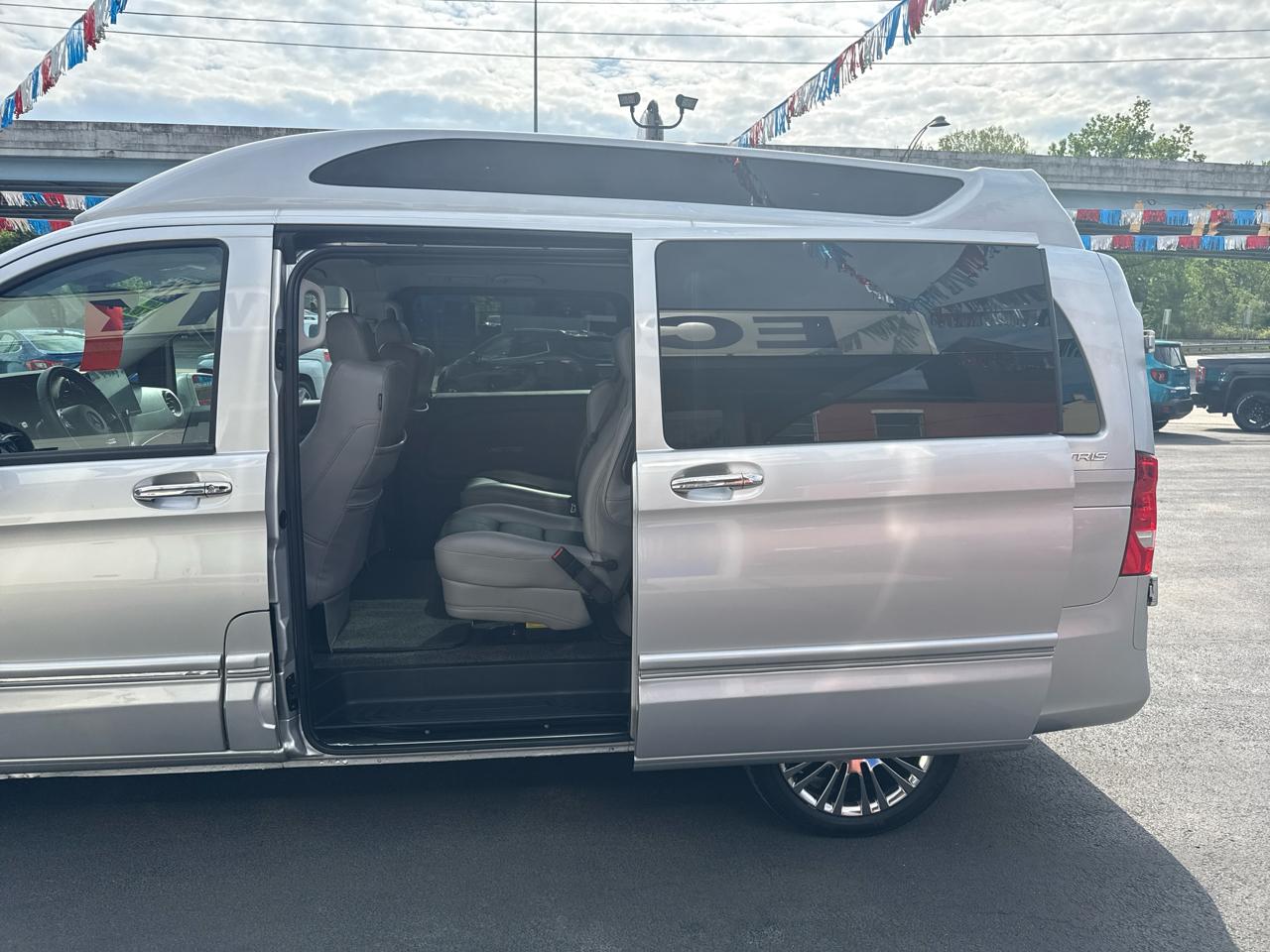 Mercedes-Benz Metris Passenger Van RWD 126" 2016