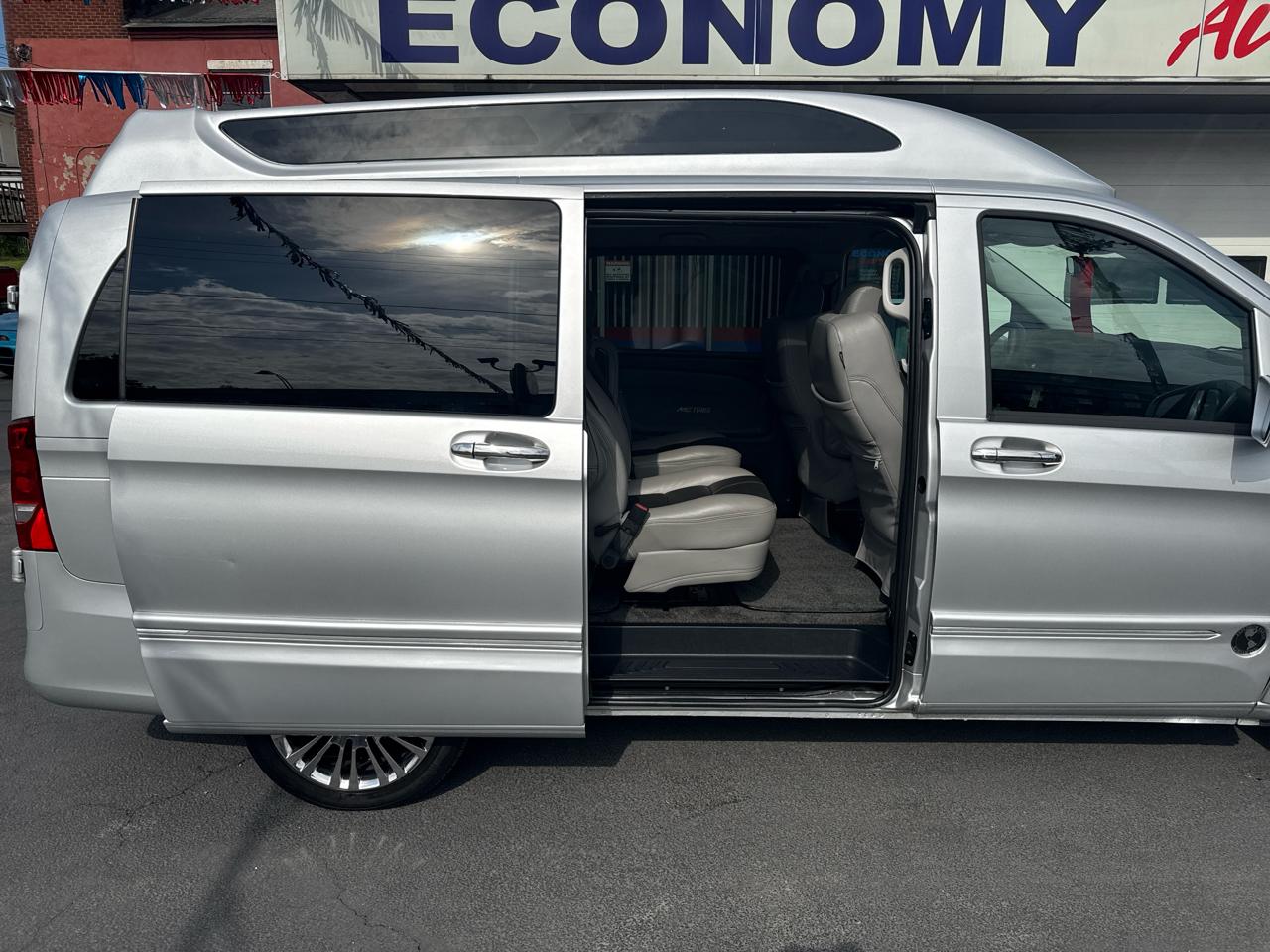 Mercedes-Benz Metris Passenger Van RWD 126" 2016