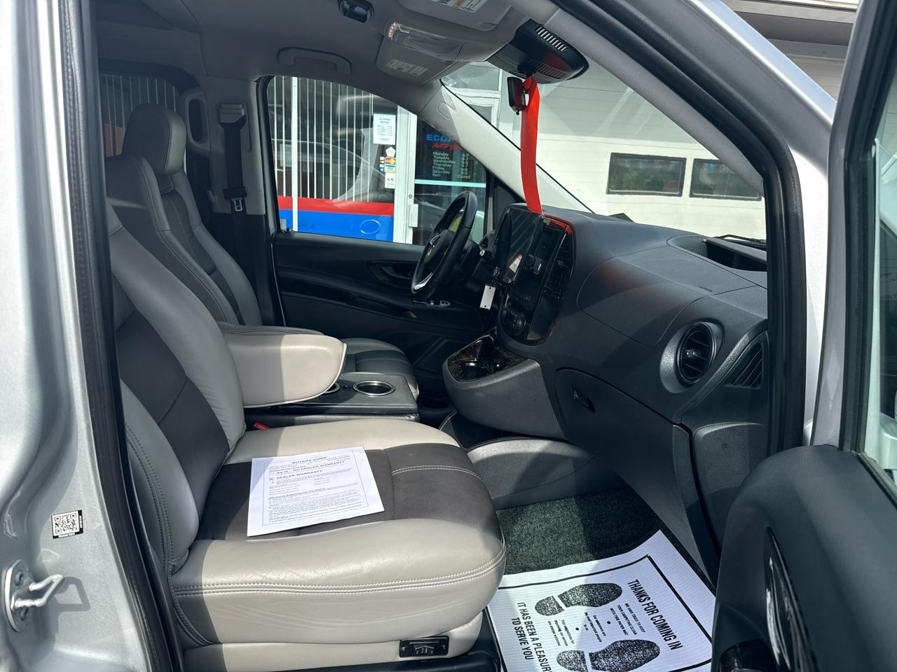 Mercedes-Benz Metris Passenger Van RWD 126" 2016