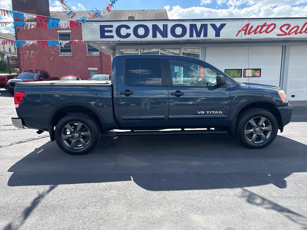 Nissan Titan 4WD Crew Cab SWB SV 2015