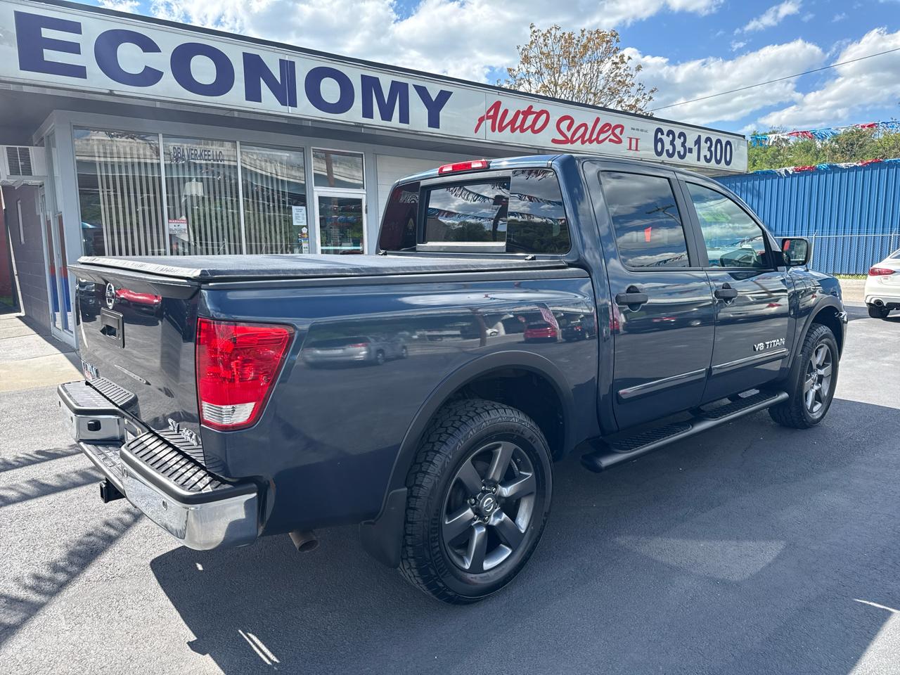 Nissan Titan 4WD Crew Cab SWB SV 2015