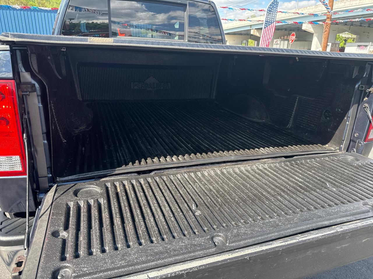 Nissan Titan 4WD Crew Cab SWB SV 2015