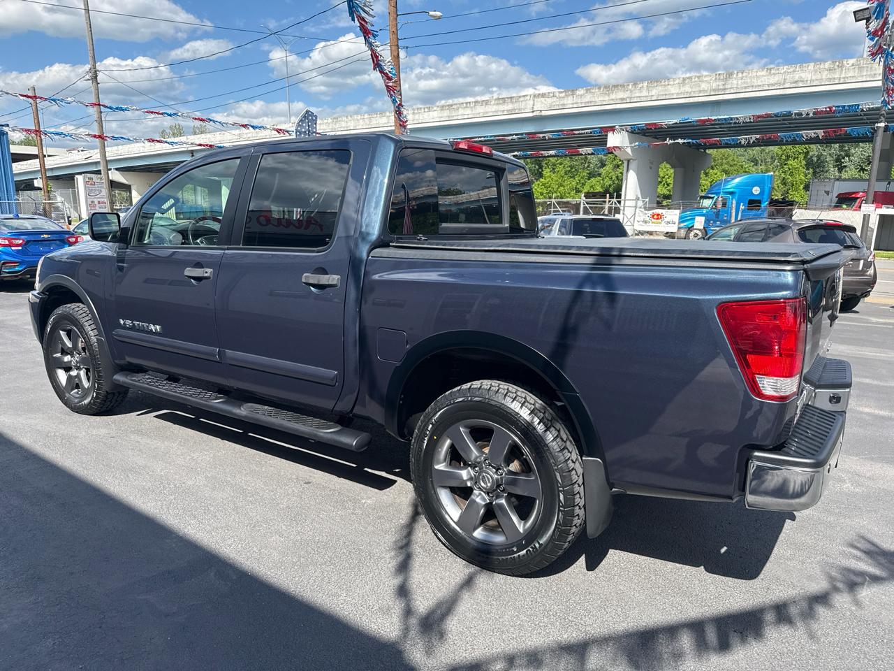 Nissan Titan 4WD Crew Cab SWB SV 2015