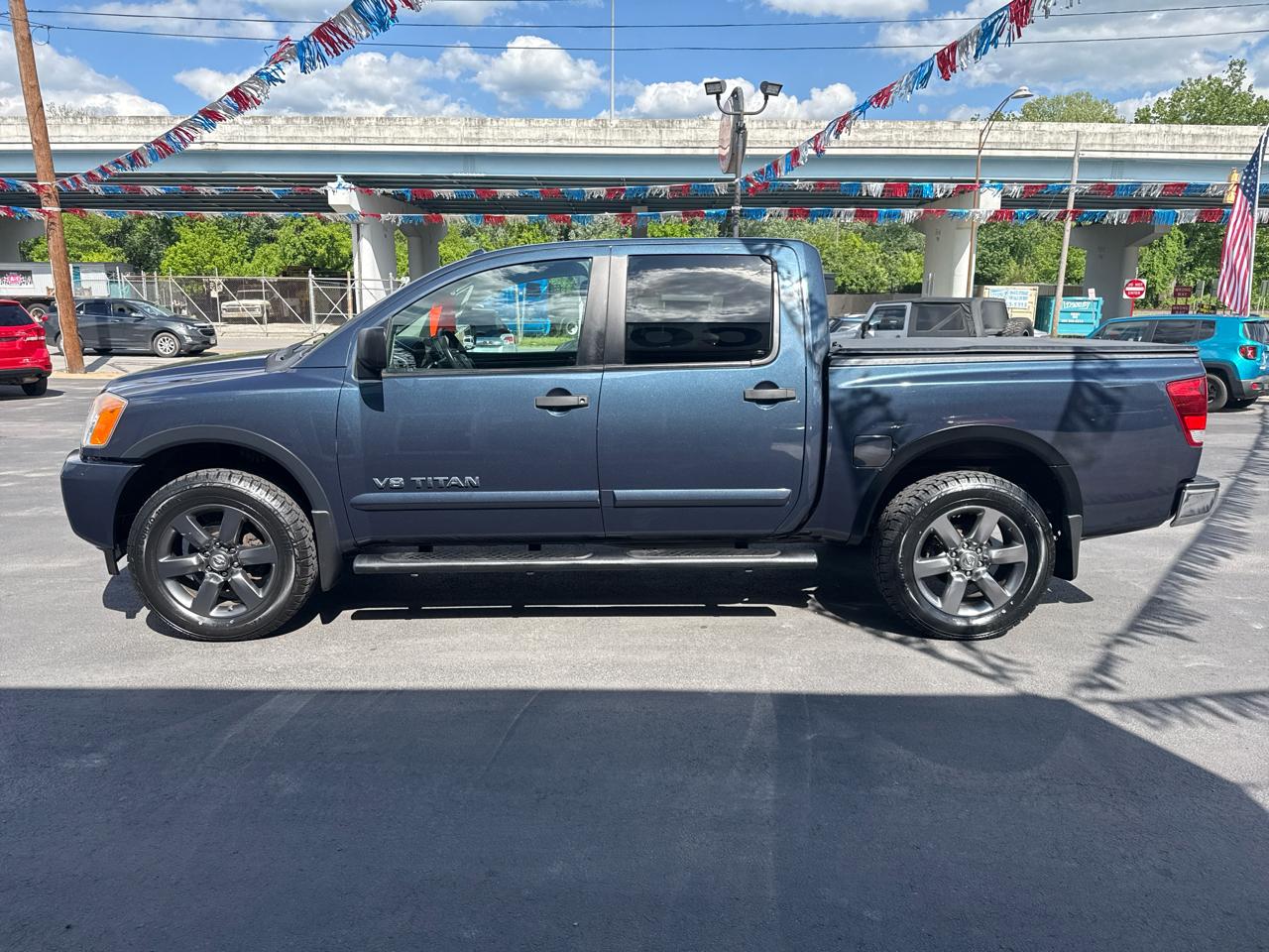 Nissan Titan 4WD Crew Cab SWB SV 2015