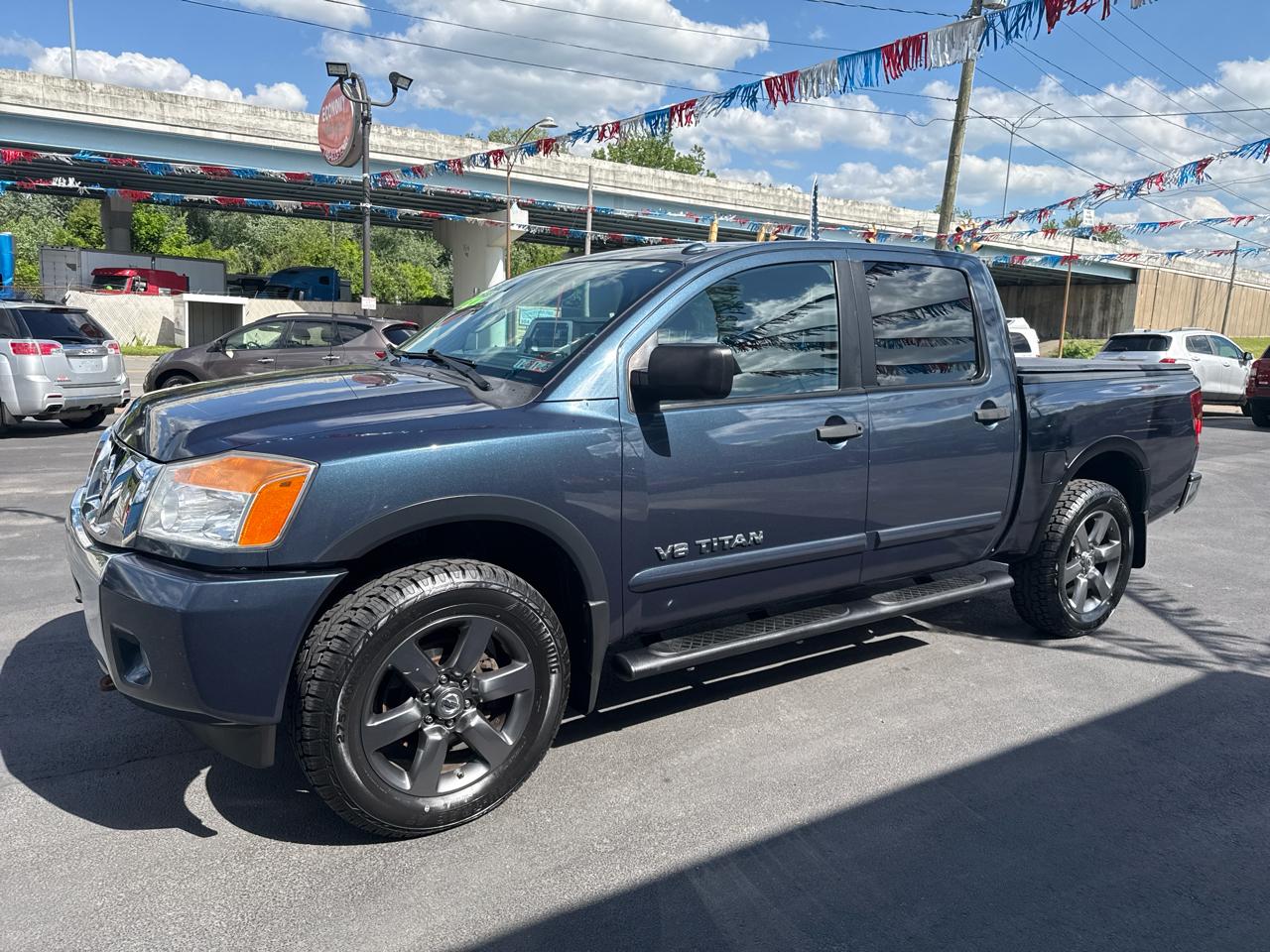 Nissan Titan 4WD Crew Cab SWB SV 2015