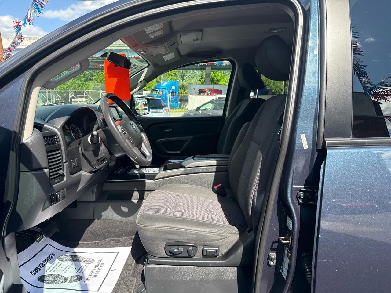 Nissan Titan 4WD Crew Cab SWB SV 2015