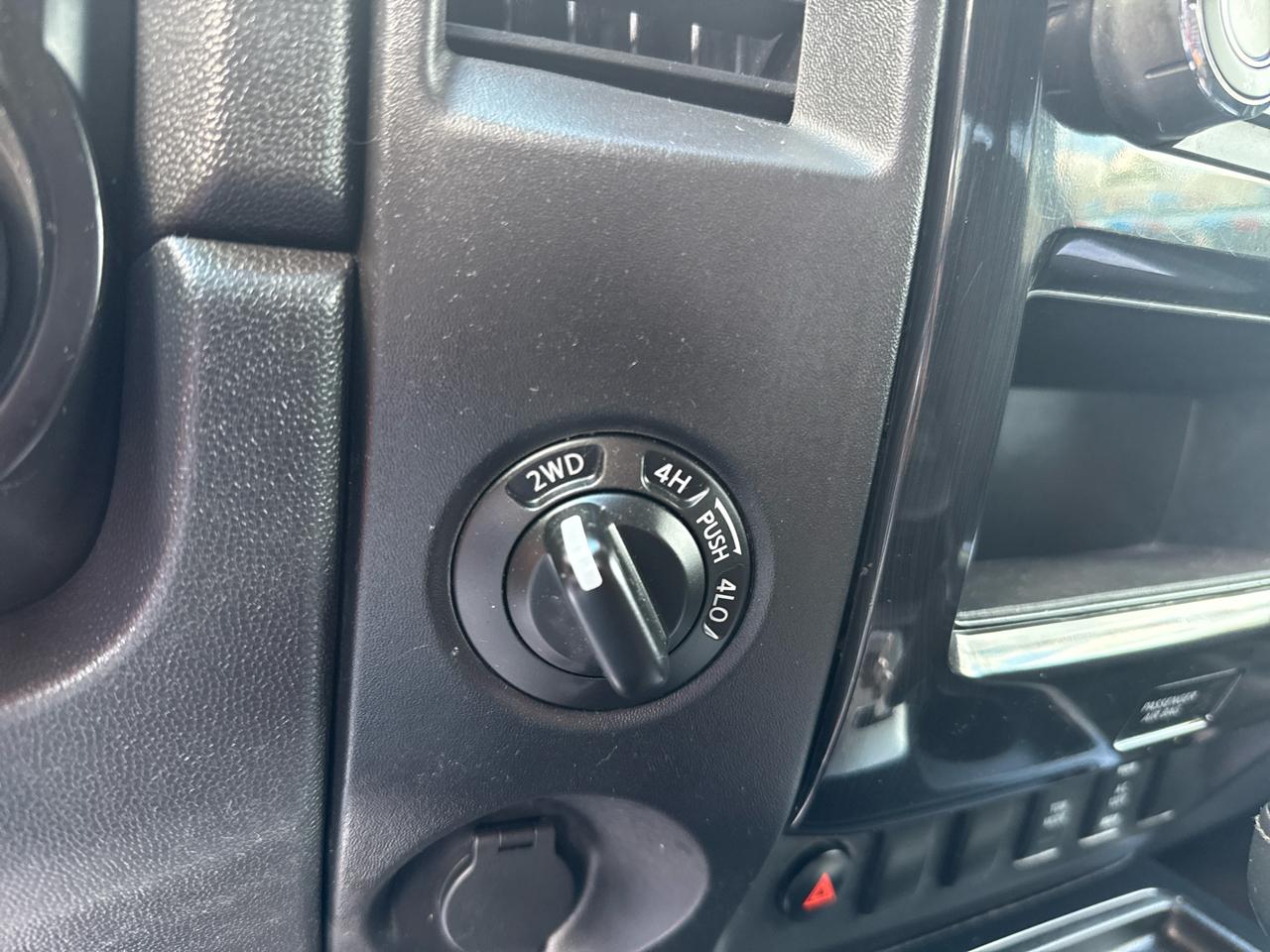 Nissan Titan 4WD Crew Cab SWB SV 2015