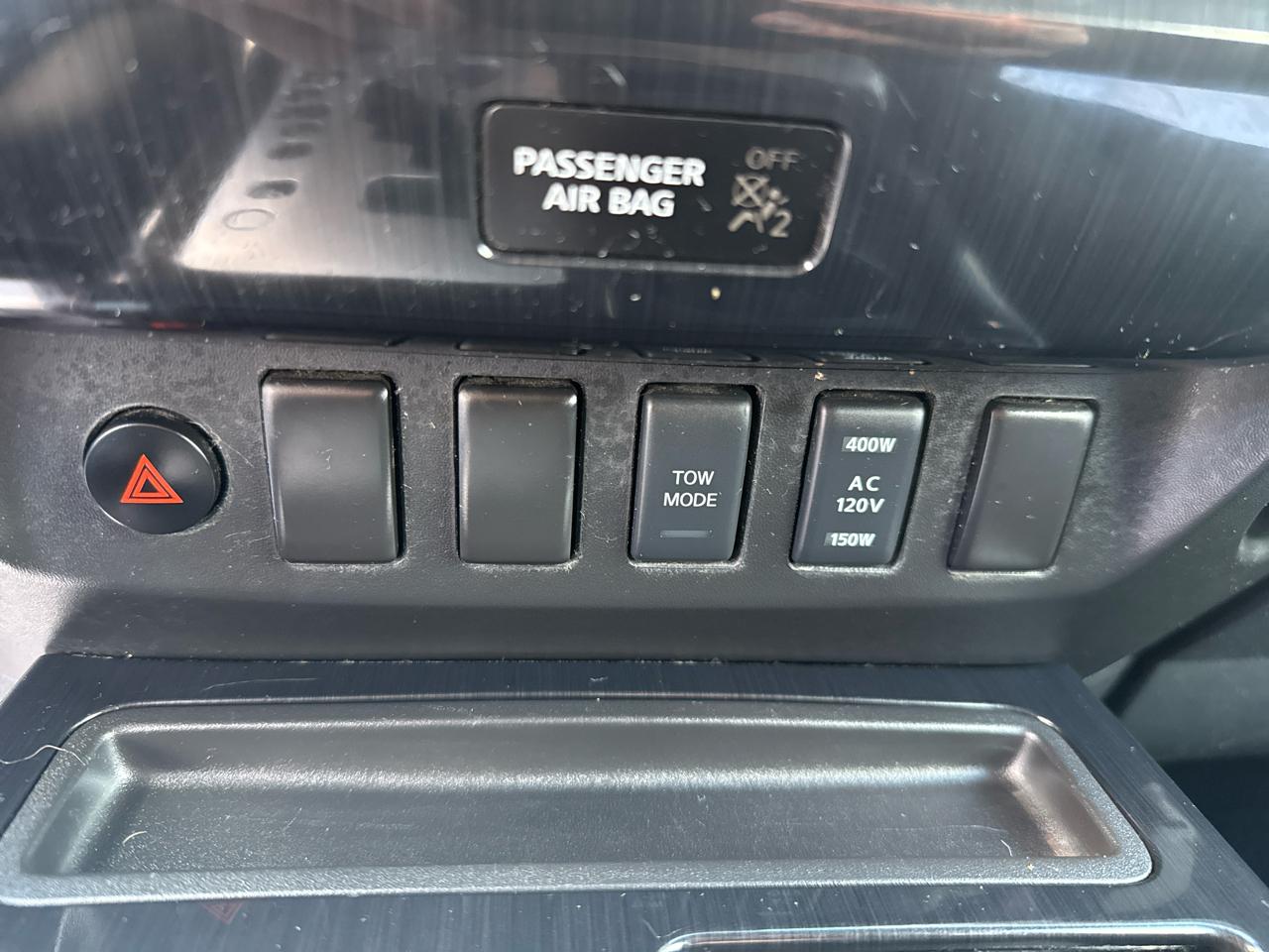 Nissan Titan 4WD Crew Cab SWB SV 2015