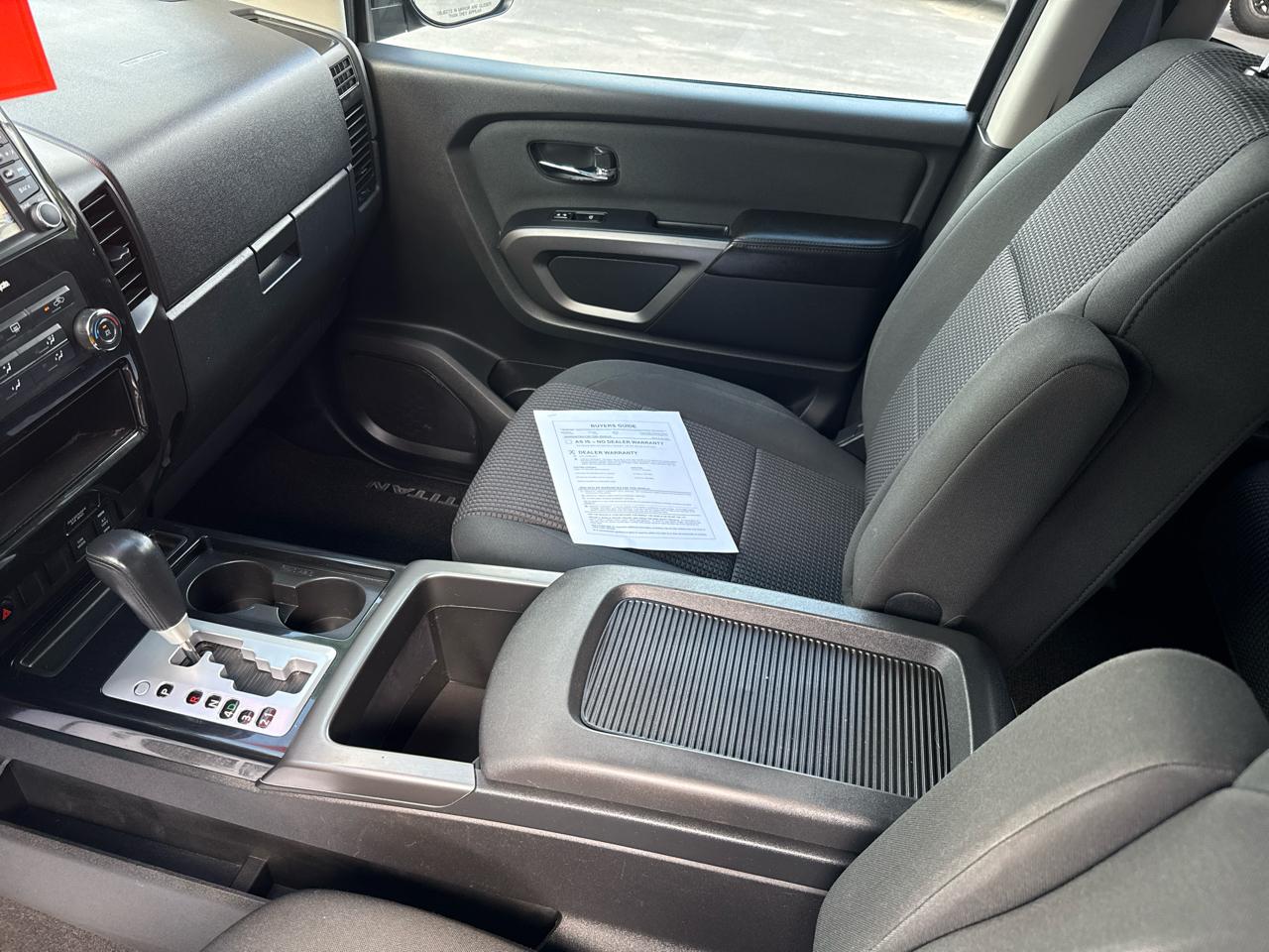 Nissan Titan 4WD Crew Cab SWB SV 2015