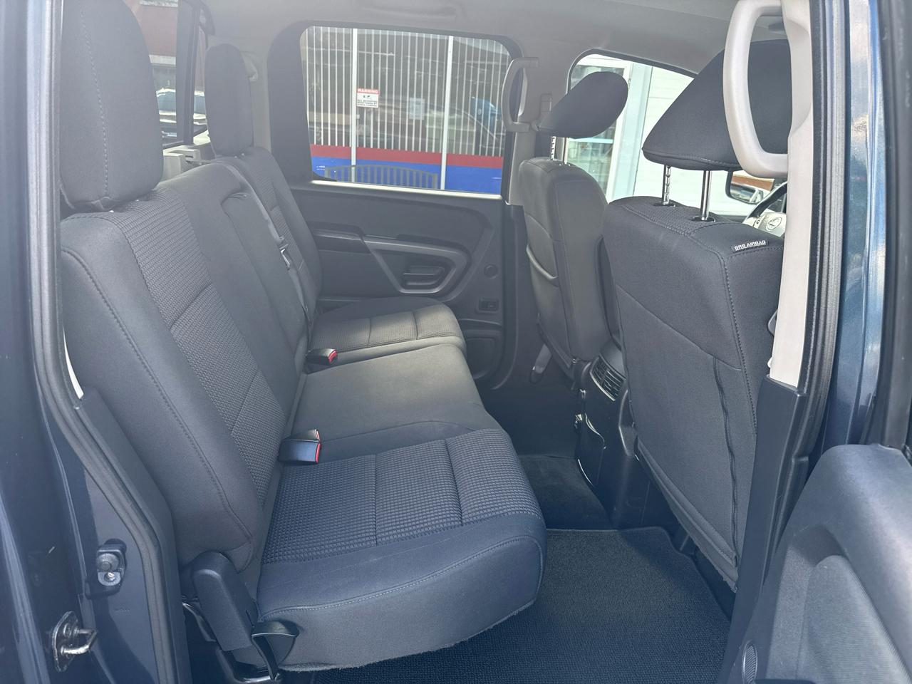 Nissan Titan 4WD Crew Cab SWB SV 2015