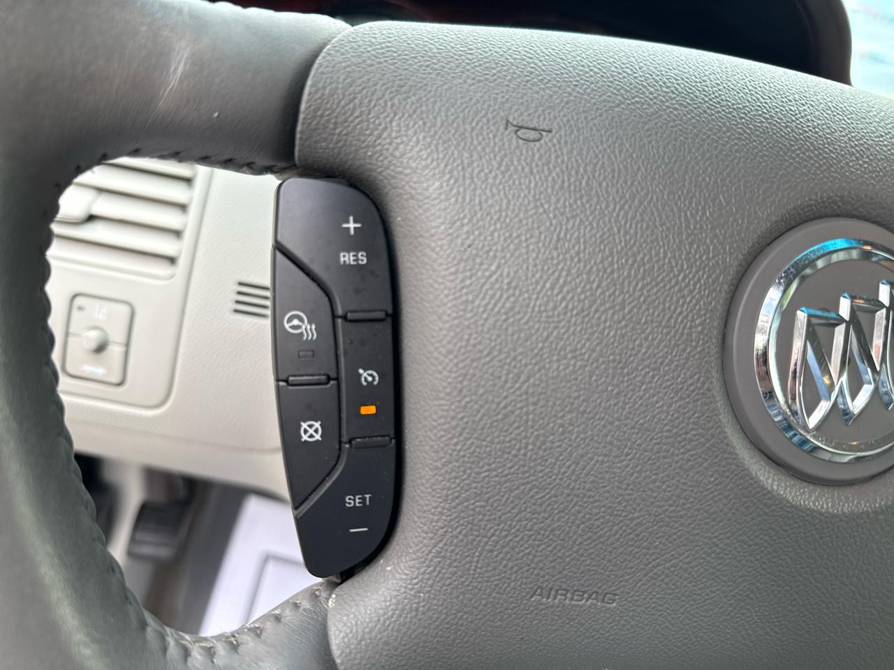 Buick Lucerne 4dr Sdn CXL Premium 2011
