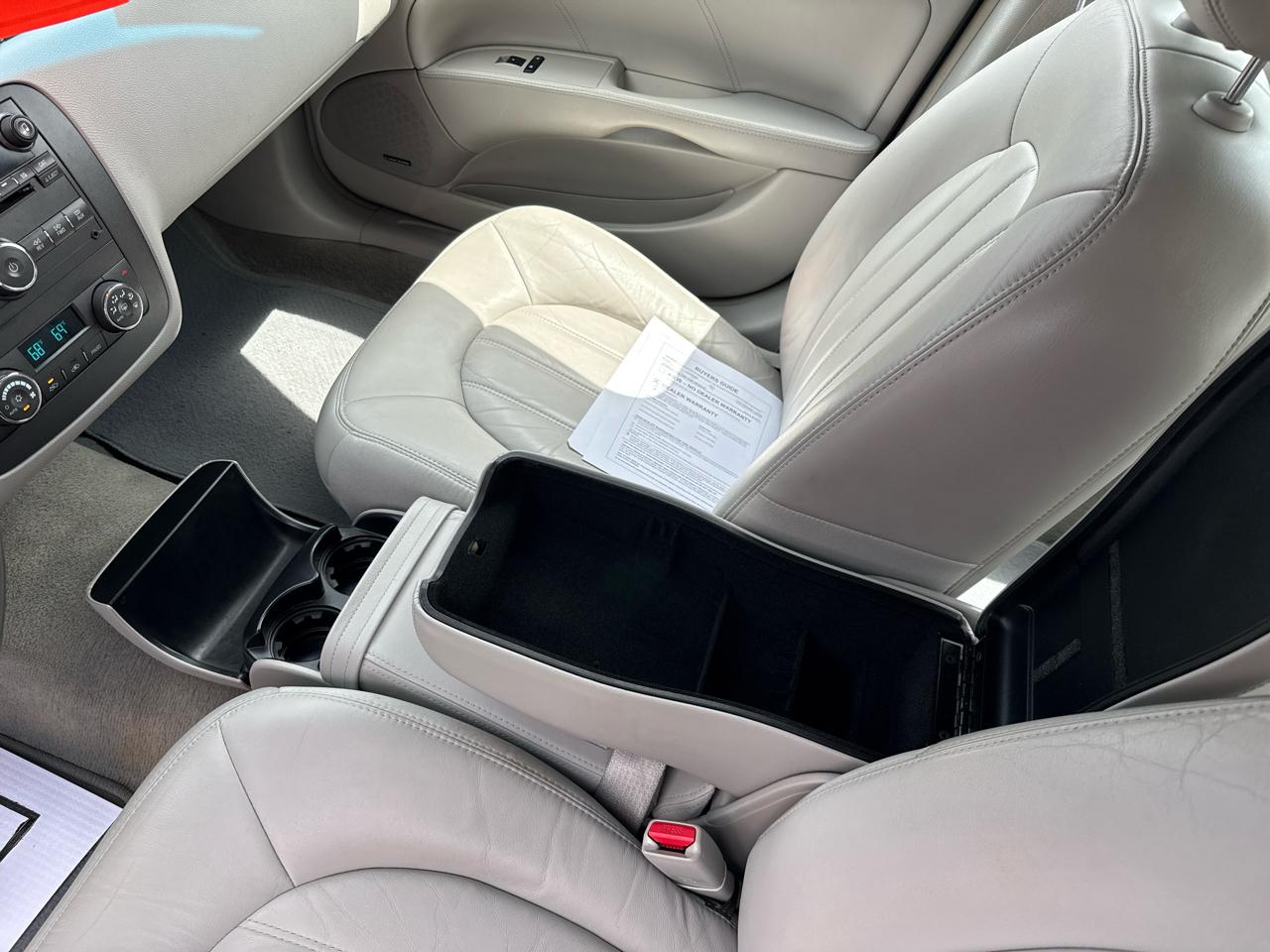 Buick Lucerne 4dr Sdn CXL Premium 2011